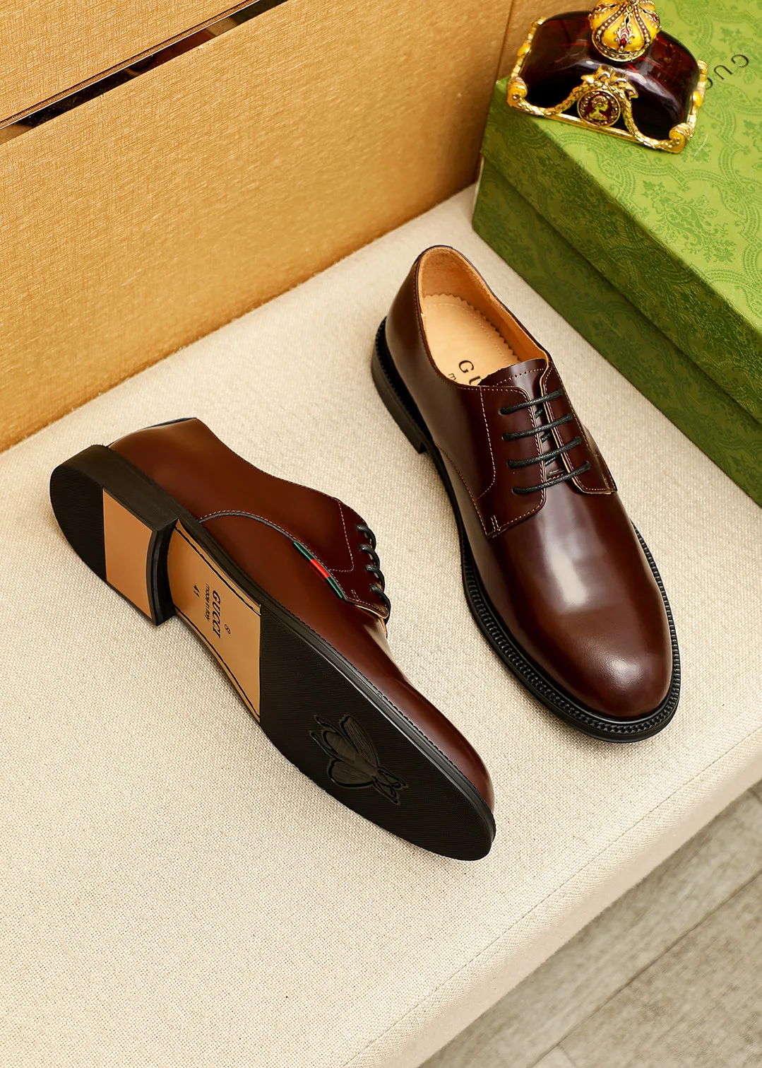 Men's shoes 💰520 💐 Product trademark: GUCCI "Gucci" business leather shoes Regular size: 38-44 (45.46🉑️customized) Product materials: Selected imported first-layer calfskin upper, imported water-dyed cowhide leather lining. Strong three-dimensional visual effect, original outsole Color: 4⃣️colors available